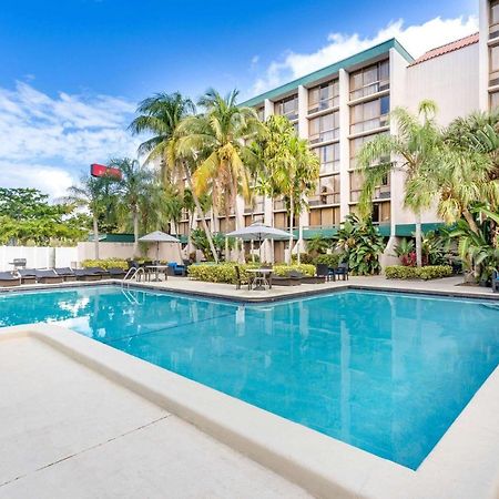 Ramada By Wyndham West Palm Beach Airport Esterno foto