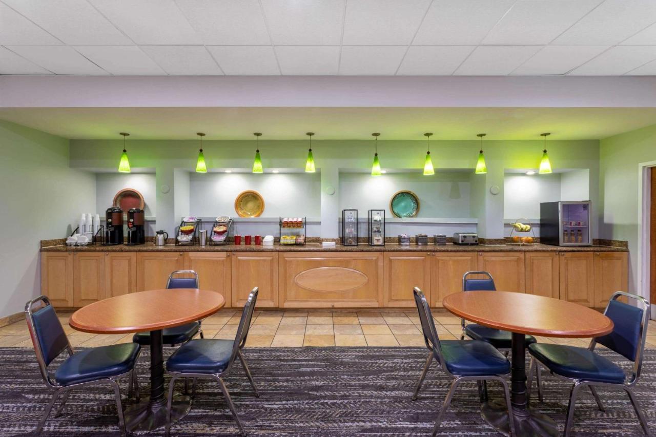 Ramada By Wyndham West Palm Beach Airport Esterno foto