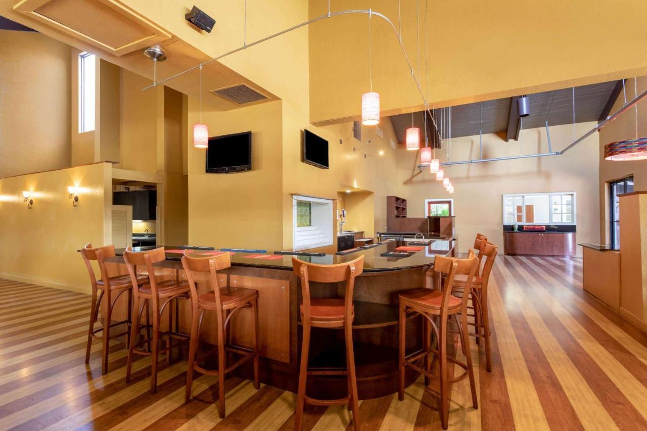 Ramada By Wyndham West Palm Beach Airport Esterno foto