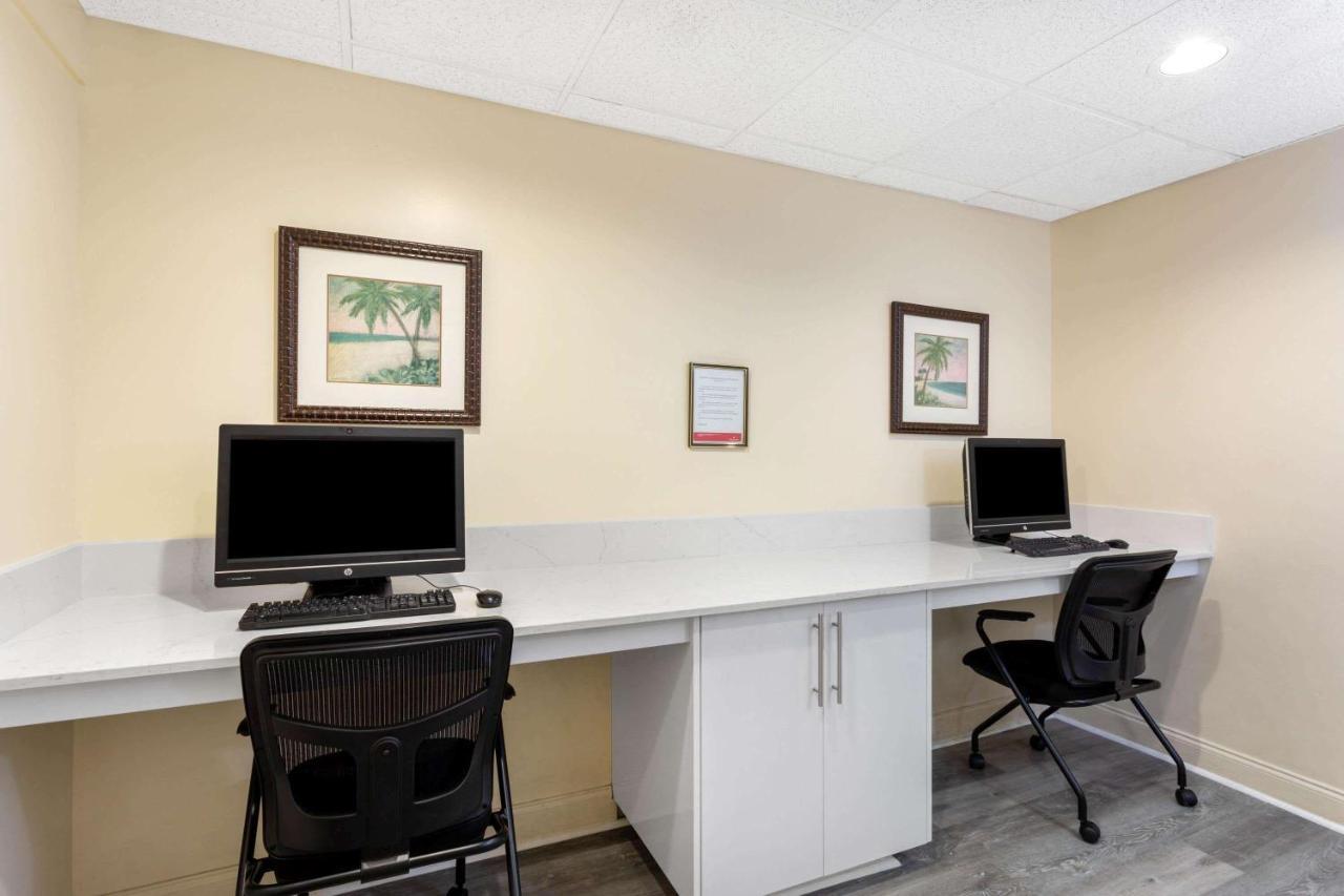 Ramada By Wyndham West Palm Beach Airport Esterno foto