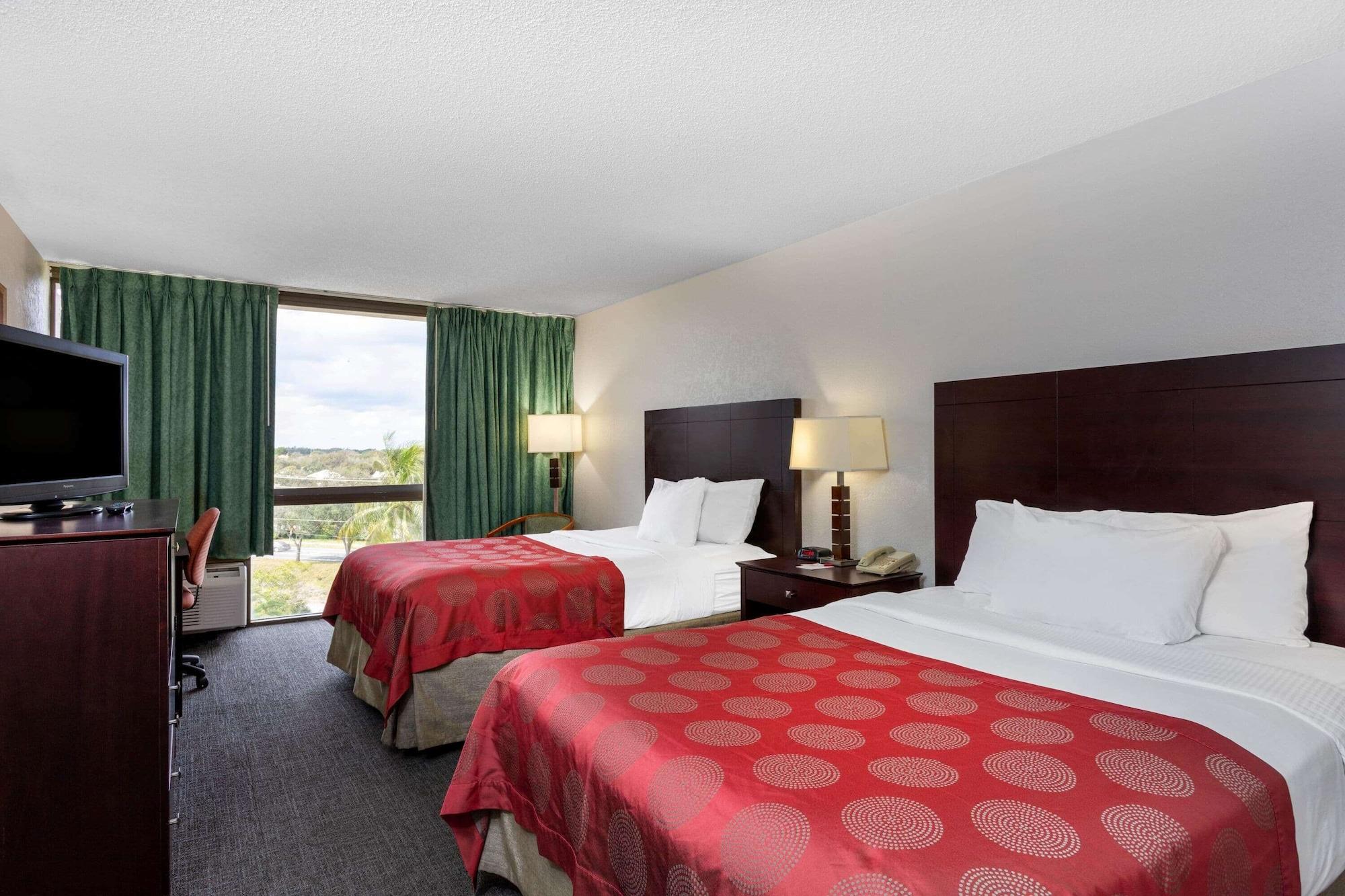 Ramada By Wyndham West Palm Beach Airport Esterno foto