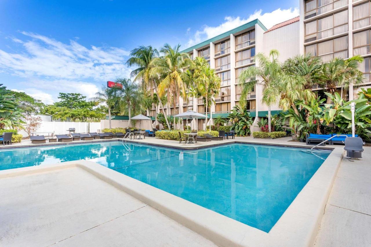 Ramada By Wyndham West Palm Beach Airport Esterno foto