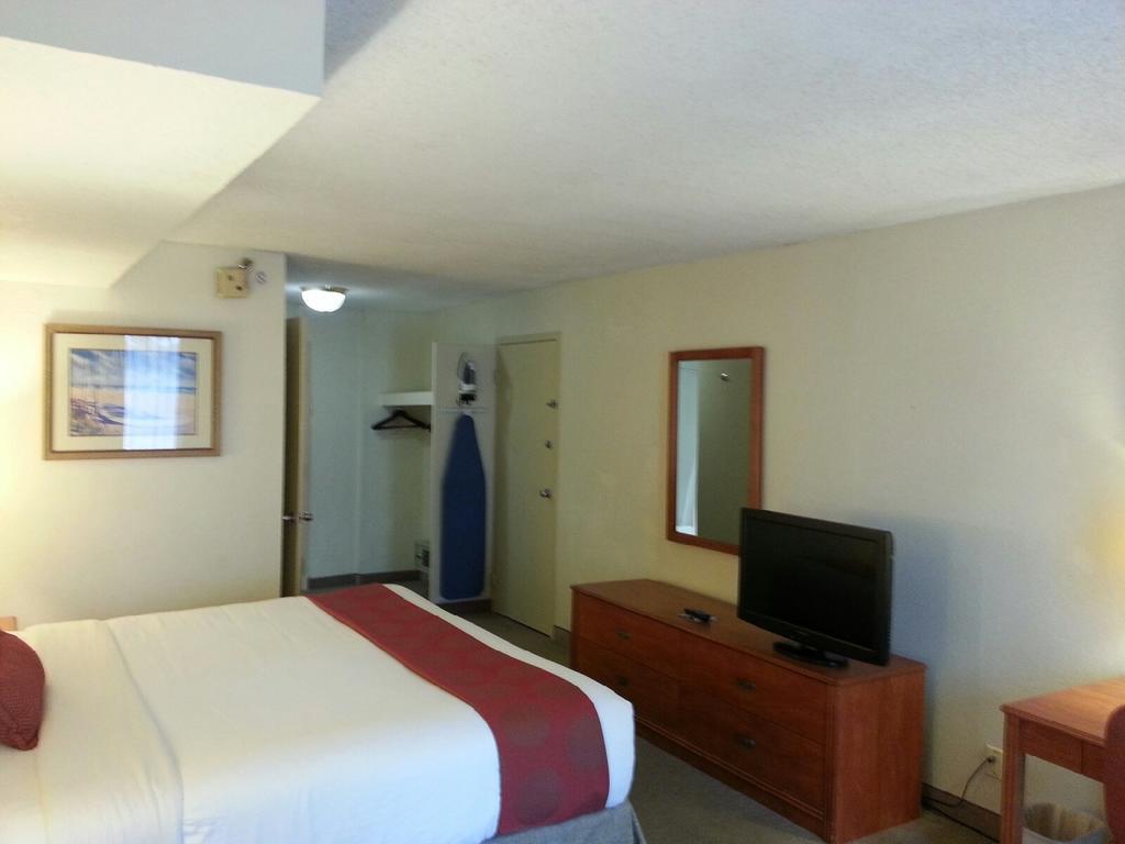 Ramada By Wyndham West Palm Beach Airport Esterno foto