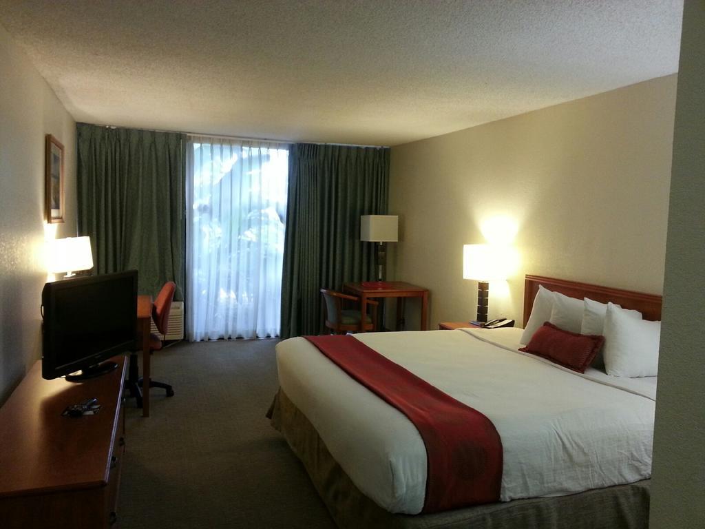 Ramada By Wyndham West Palm Beach Airport Esterno foto