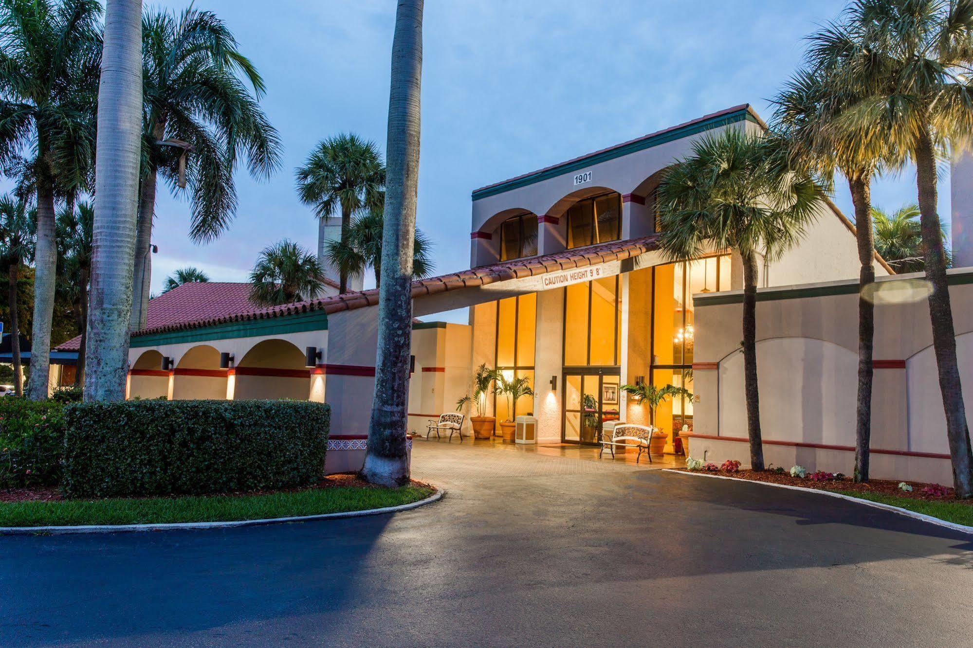 Ramada By Wyndham West Palm Beach Airport Esterno foto