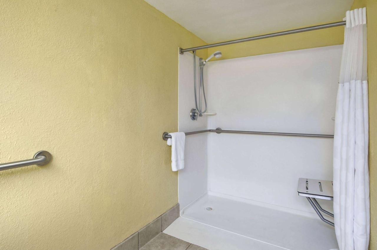 Ramada By Wyndham West Palm Beach Airport Esterno foto